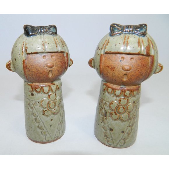 Vintage Japanese UCTCI Pottery Stoneware Girl With Bow Singing Shakers - Picture 9 of 11